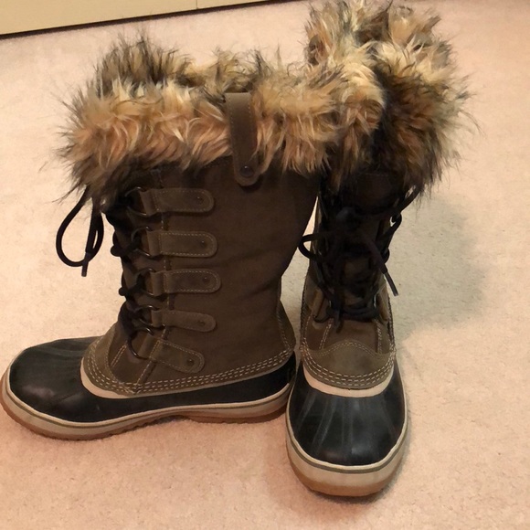 Shoes - Sorel boots
